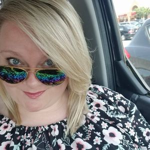 Meet your Posher, Rebecca